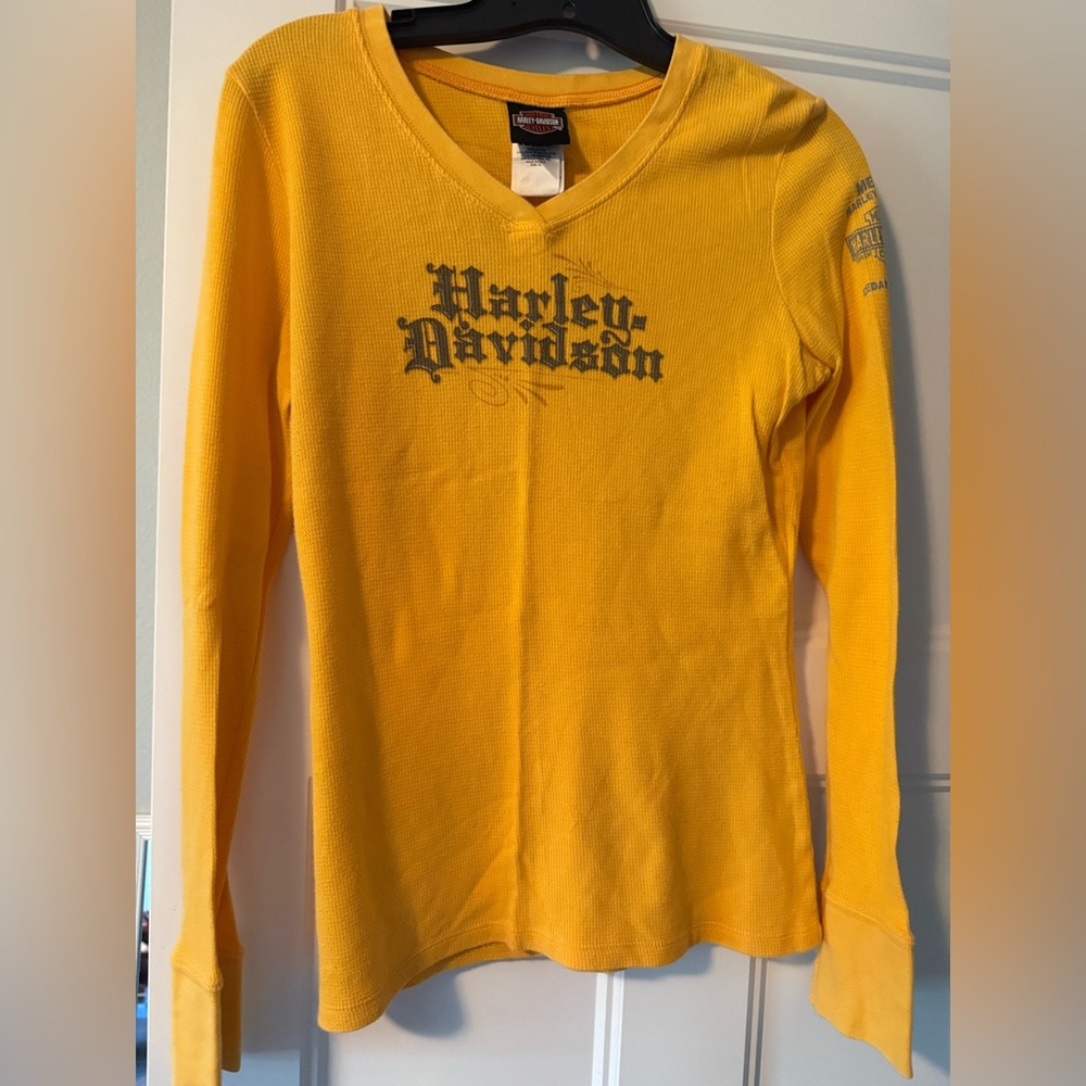 Harley-Davidson Yellow Long Sleeve with Logo XL runs small